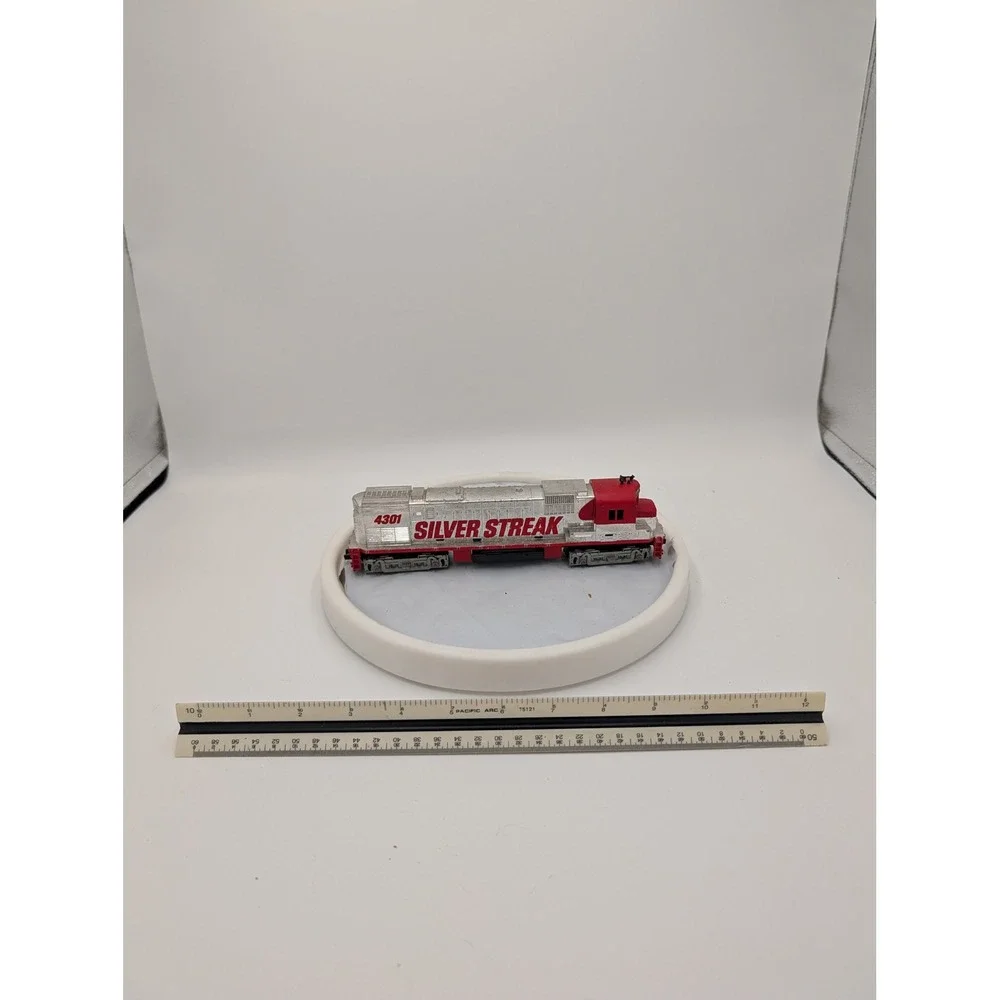 Silver‎ Streak 4301 Diesel Locomotive Model Train Engine Red Silver HO Scale